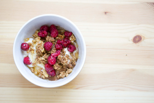 A refreshing raspberry yogurt granola bowl breakfast!