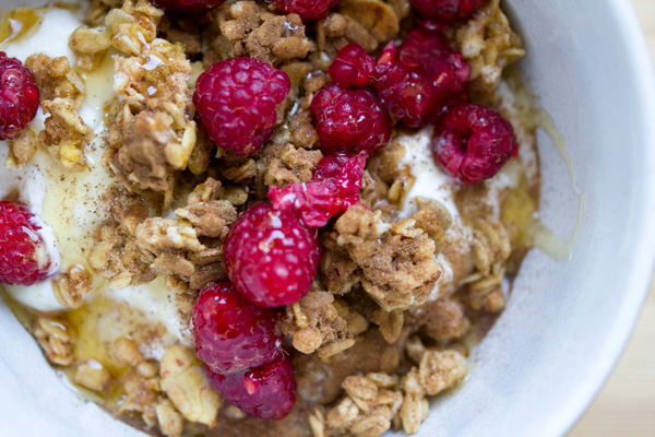 A refreshing raspberry yogurt granola bowl breakfast! 